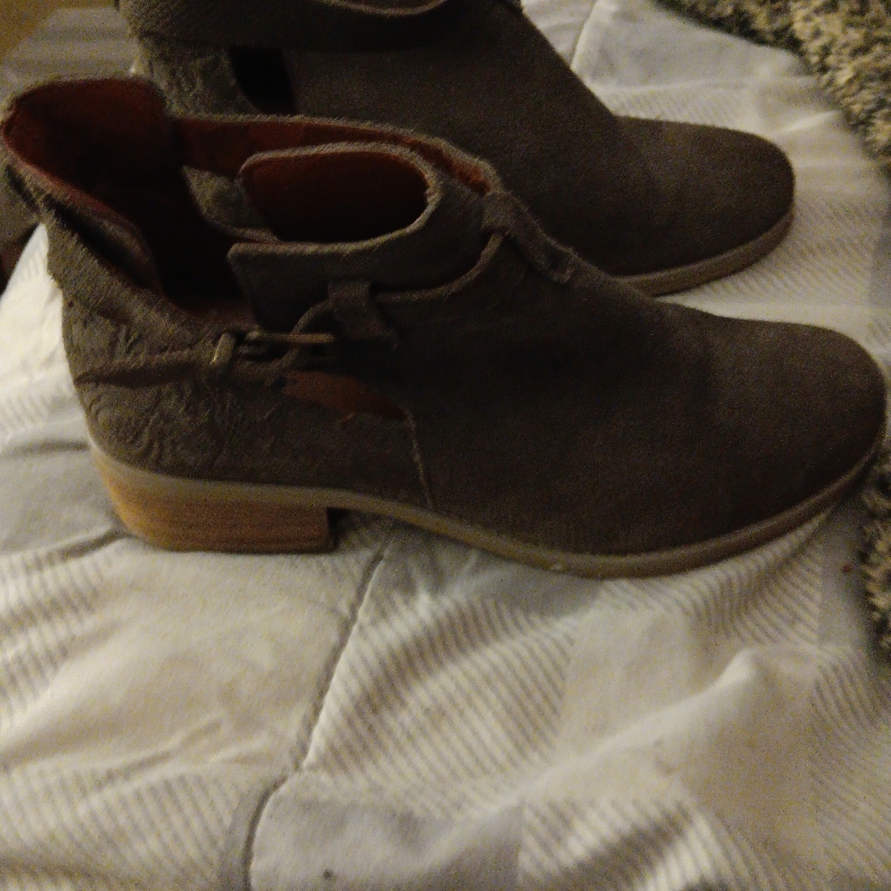 TARA M KEEGAN ANKLE BOOTS - Picture 10 of 12
